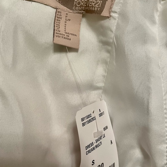 NWT Forever 21 Contemporary floral dress - Picture 6 of 9